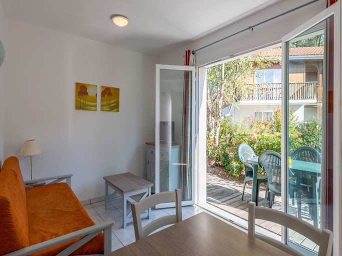 Living room 3, House by Lake Biscarrosse With Terrace, Landes