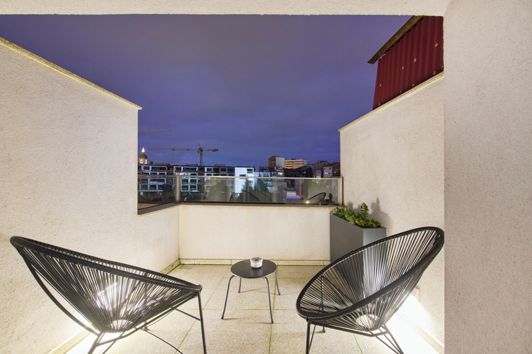 Exterior & Views 11
