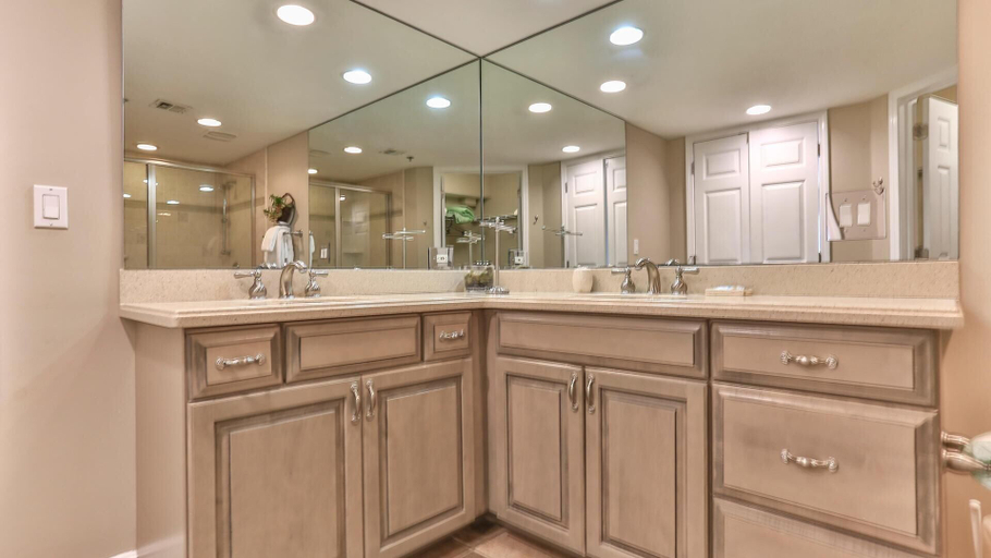 Bathroom 4, Destin Towers 142, Okaloosa