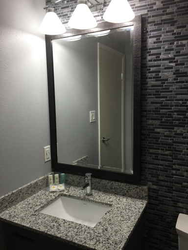 Bathroom 4, Quality Inn, Essex