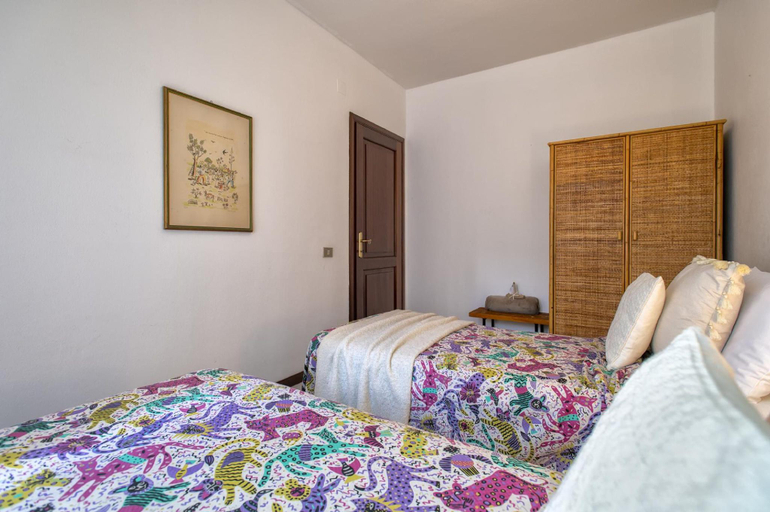Bedroom 2, Sardinia Re - Francesca s Apartment, Sassari