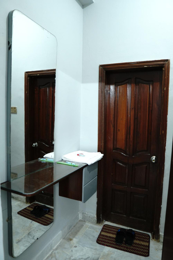 Bathroom 3, Serenity Lodge Guest House, Larkana