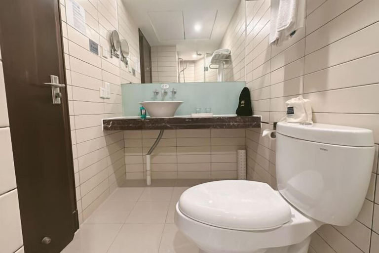 Bathroom 25