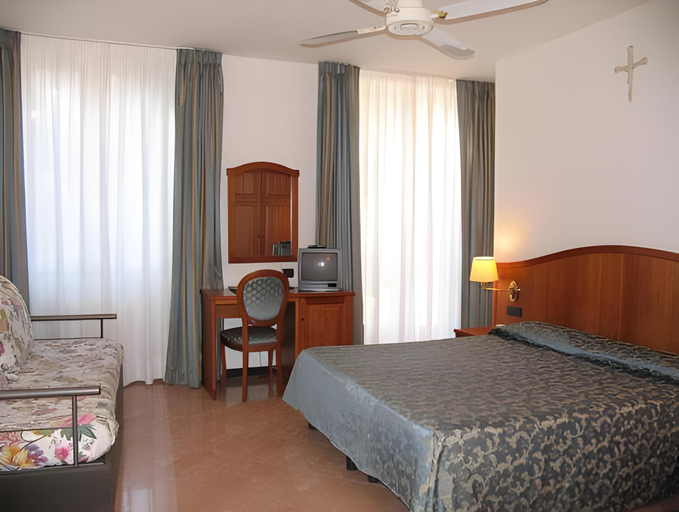 Bedroom 12