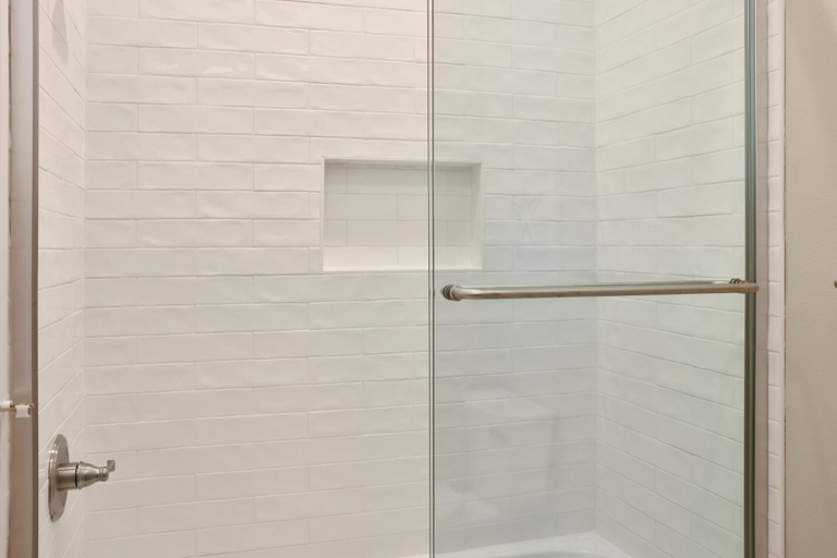 Bathroom 4, The Great White 2, Gulf