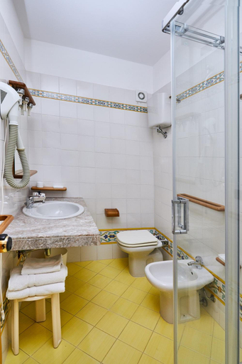Bathroom 4, Hotel La Castellana, Cosenza