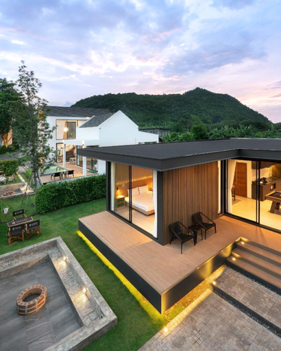 Exterior & Views