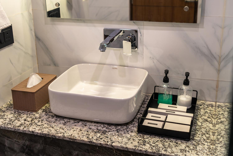 Bathroom 3, Aotel by Clarks Inn, Palampur, Kangra