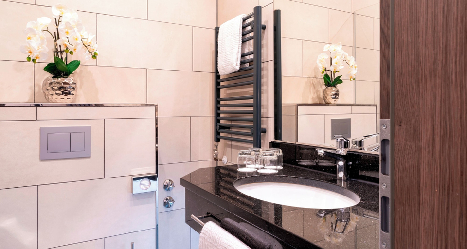 Bathroom 5, PLAZA Premium Parkhotel Norderstedt, Segeberg