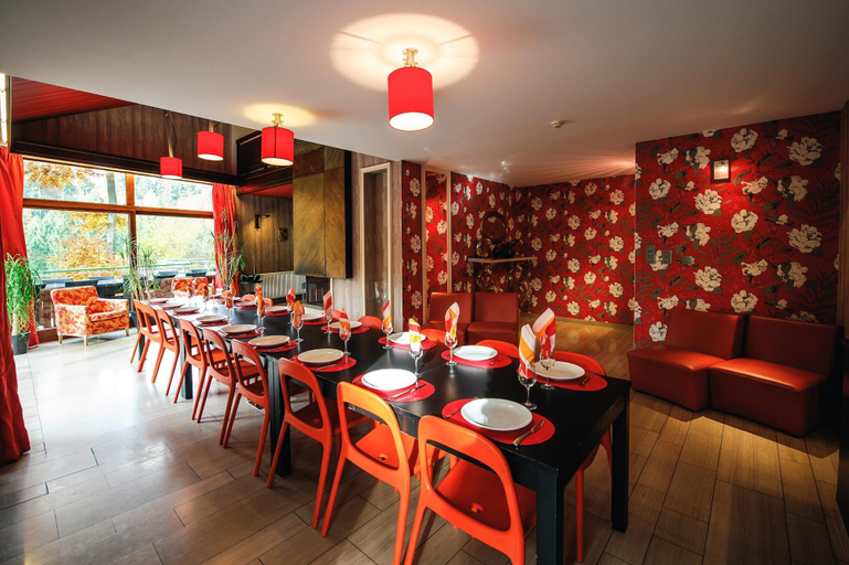 Food & Drinks 5, Holiday Home in Ardennes with Heated Pool, Liège