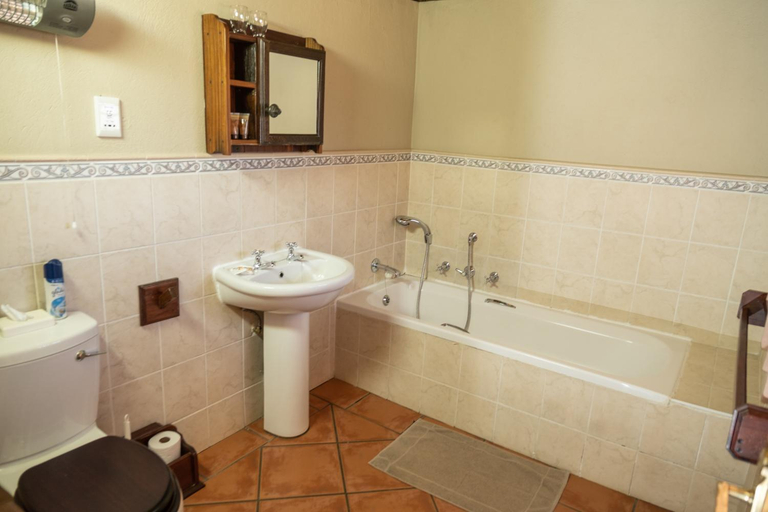 Bathroom, La La Nathi Country Guesthouse, Thabo Mofutsanyane