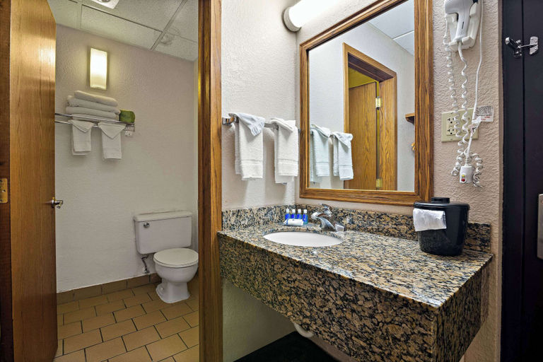 Bathroom 3, Rodeway Inn McPherson East, McPherson