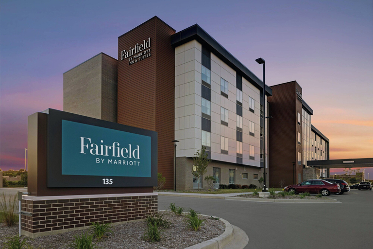 Exterior & Views 1, Fairfield Inn & Suites by Marriott Milwaukee Brookfield, Waukesha