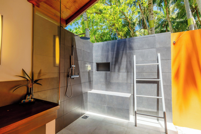 Bathroom 5, Meeru Maldives Resort Island, Kaafu Atoll