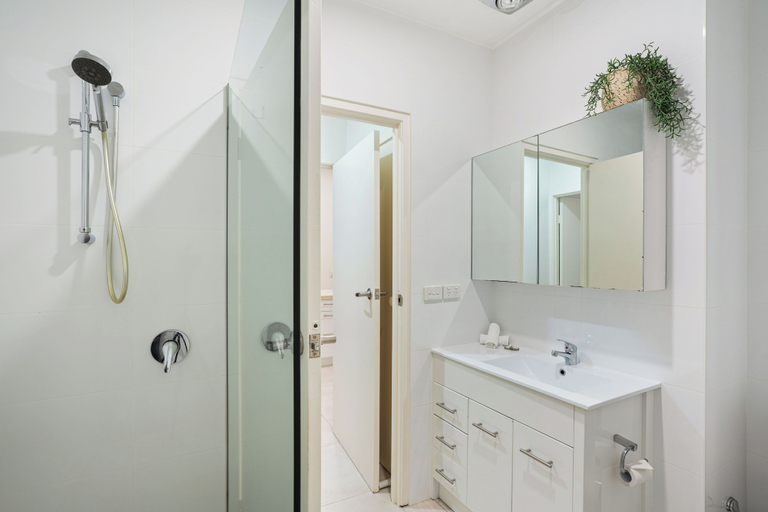 Bathroom 3, Gordon House Apartments, Melbourne