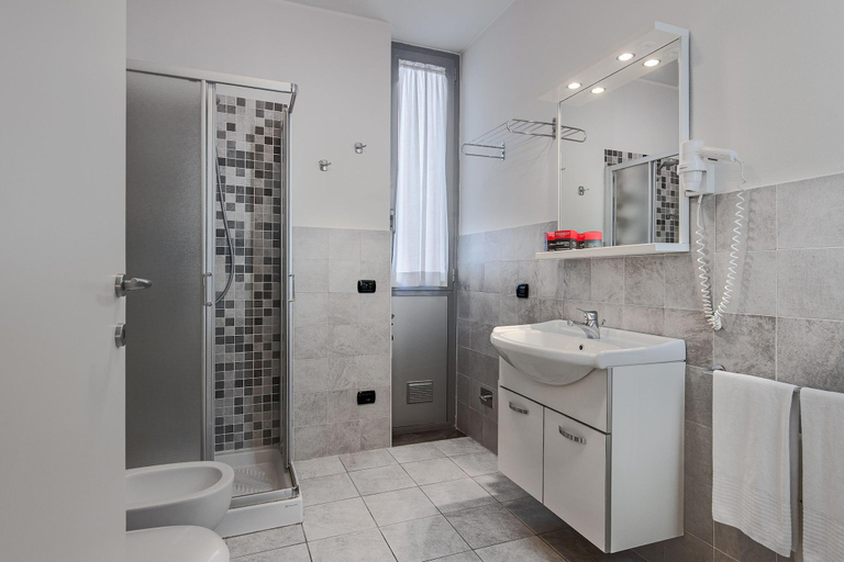 Bathroom 11