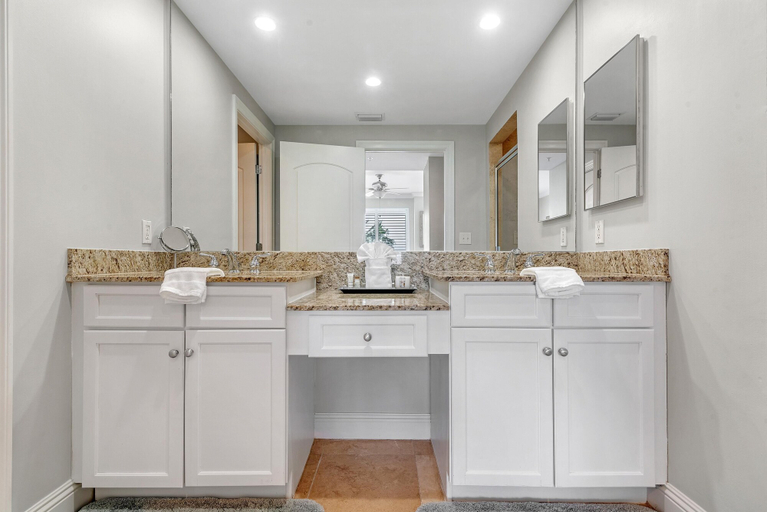 Bathroom 4, Indigo East 303, Escambia