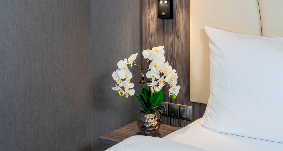 Bedroom 3, PLAZA Premium Parkhotel Norderstedt, Segeberg
