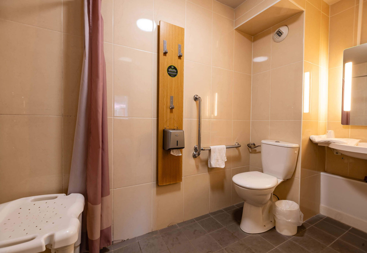 Bathroom 4, B&B HOTEL Grenoble Université 1, Isère