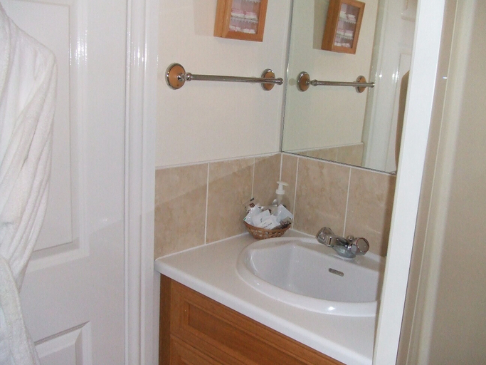 Bathroom, 31 Queens Road, Hampshire