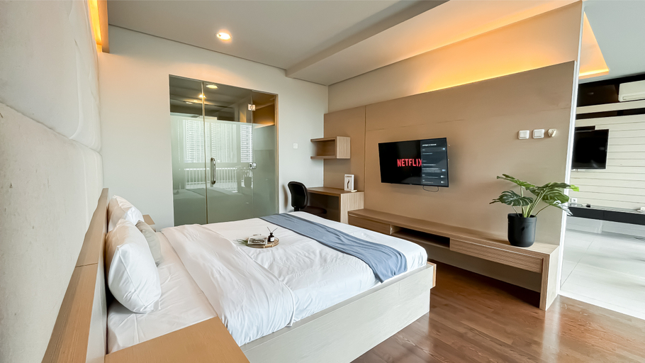 Spacious and Comfy Big Studio Apartment at Kemang Mansion By Travelio, South Jakarta