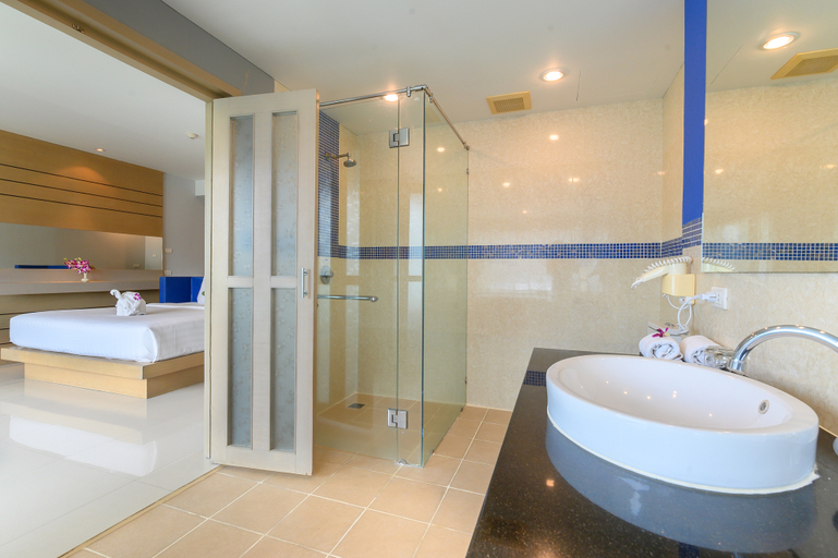 Bathroom 15