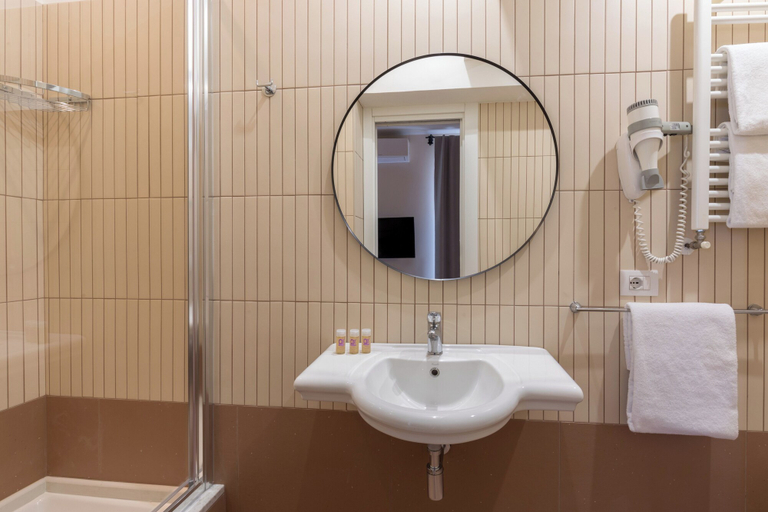 Bathroom 4, Hotel Colosseum, Rome