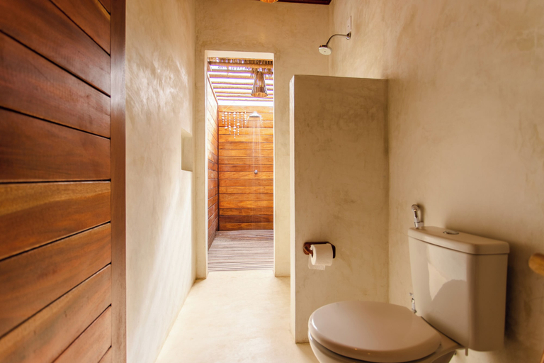 Bathroom 5, Vilarejo Preá, Cruz
