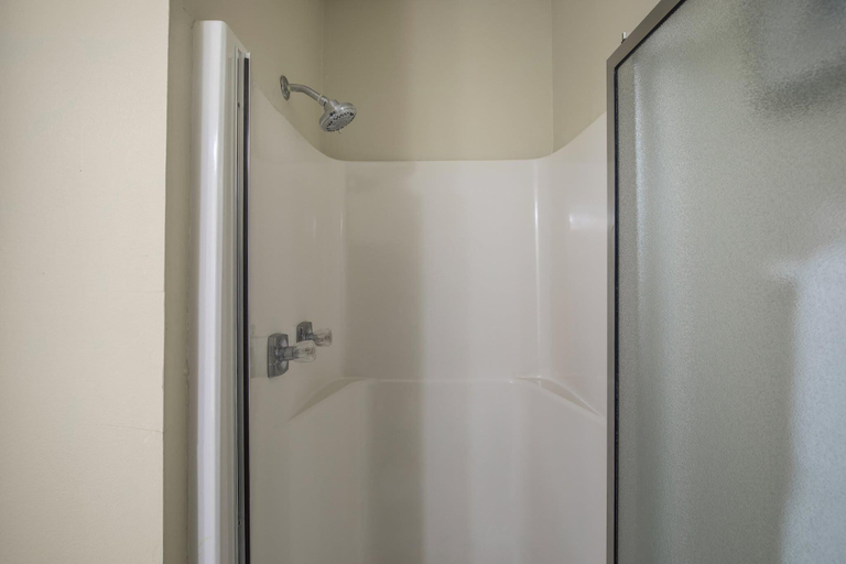 Bathroom 3, Las Palmas 221, Baldwin