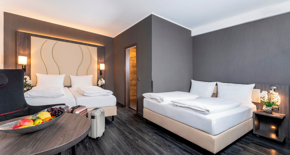 Bedroom 3, PLAZA Premium Parkhotel Norderstedt, Segeberg