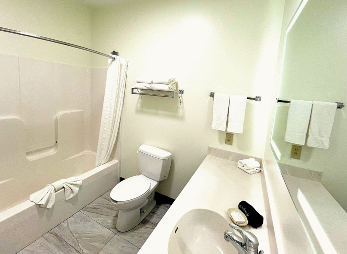 Bathroom 5, Van Buren Hotel, LaGrange