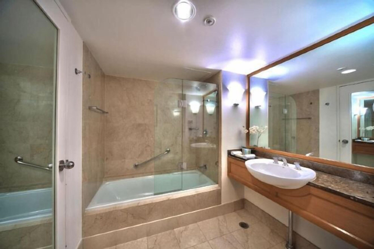 Bathroom 10
