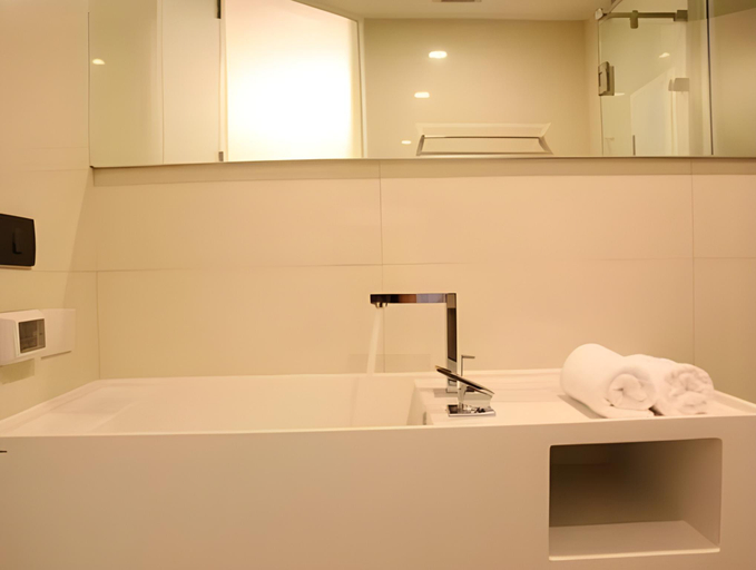 Bathroom 10