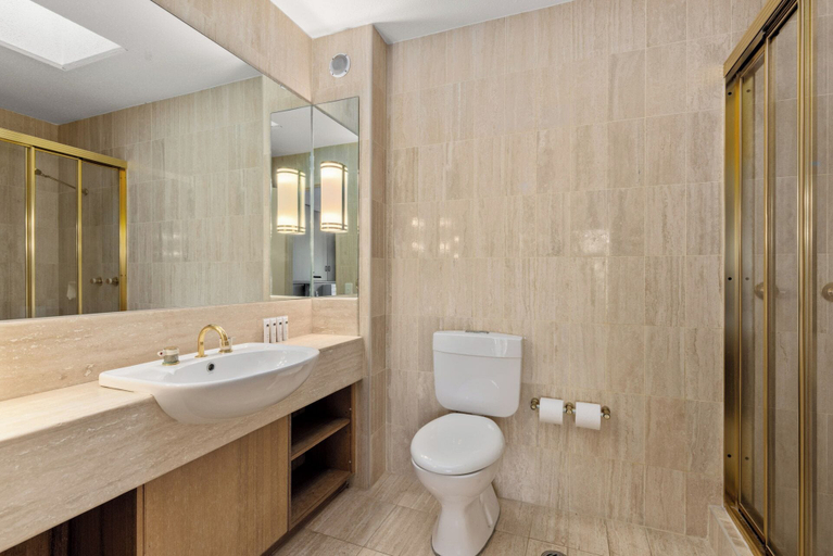Bathroom 14
