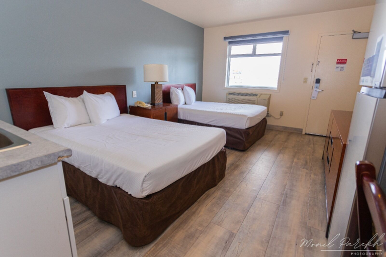 Bedroom 3, Empire Inn Suites, Division No. 8