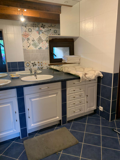 Bathroom 5, Au Bonheur des Oiseaux, Dordogne