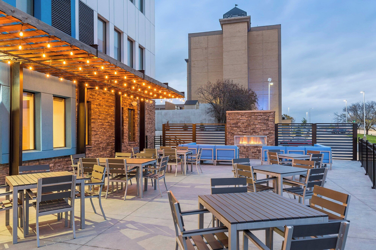 Food & Drinks 5, Fairfield Inn & Suites by Marriott Des Moines Downtown, Polk