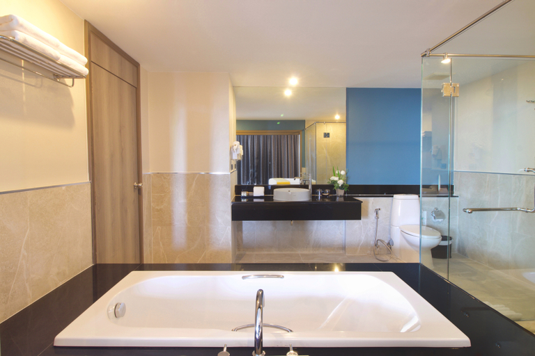 Bathroom 18