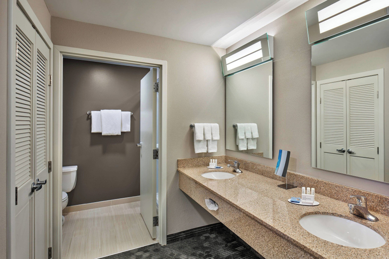 Bathroom 5, Courtyard by Marriott Philadelphia Langhorne, Bucks