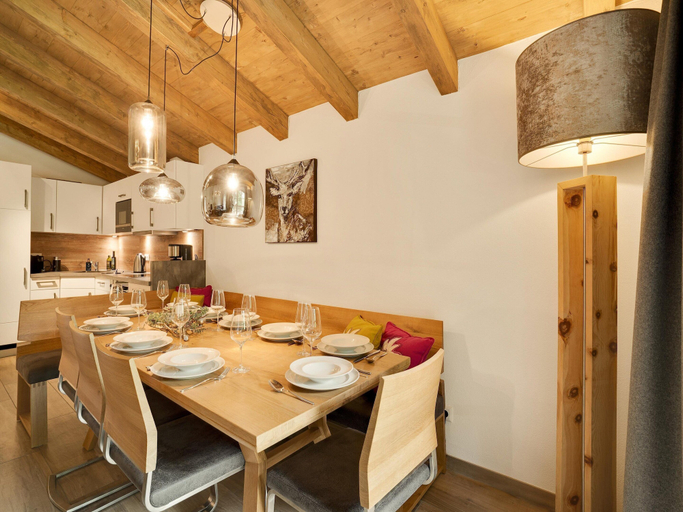 Others 5, Luxurious Holiday Home With Sauna, Zell am See