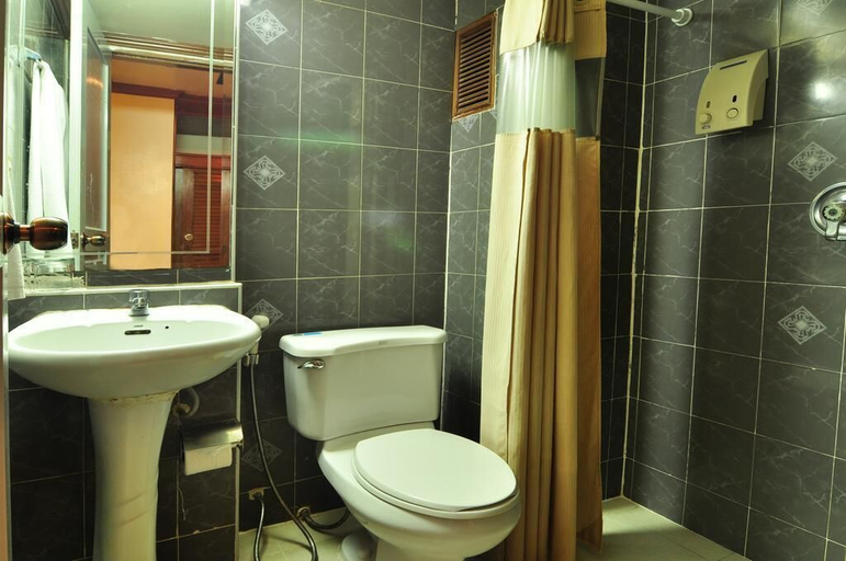 Bathroom 4, P.S. Hotel -SHA Plus, Pulau Phuket