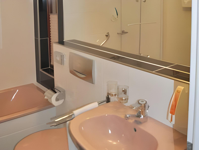 Bathroom 11