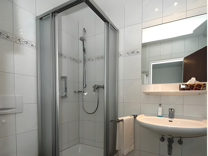 Bathroom 14
