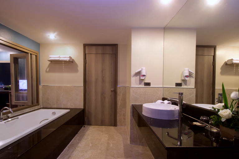 Bathroom 19