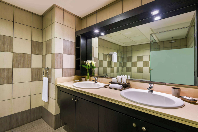 Bathroom 14