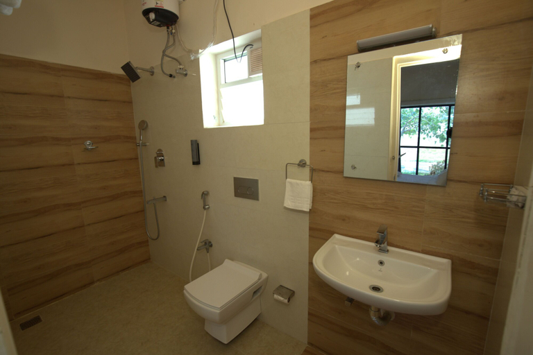 Bathroom 3, King Avarta Resort and Convention Centre Pondicherry, Viluppuram