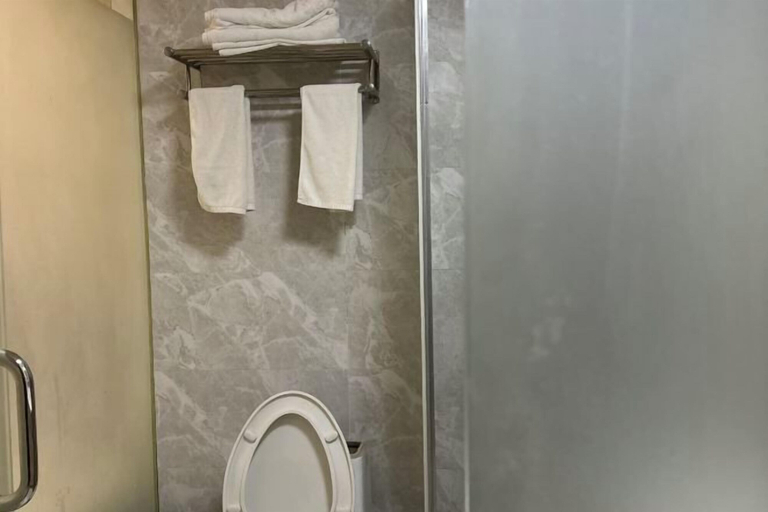 Bathroom 3, Renyi Business Hotel, Ningbo