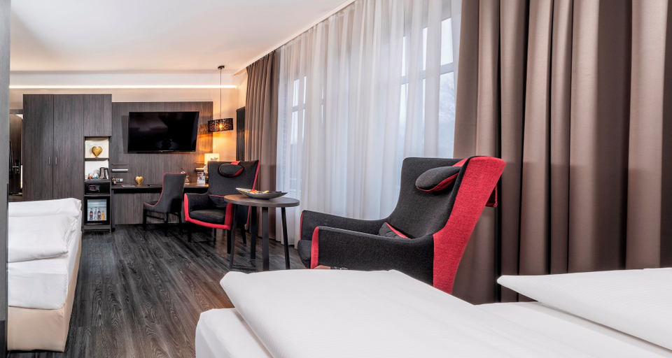 Bedroom 4, PLAZA Premium Parkhotel Norderstedt, Segeberg