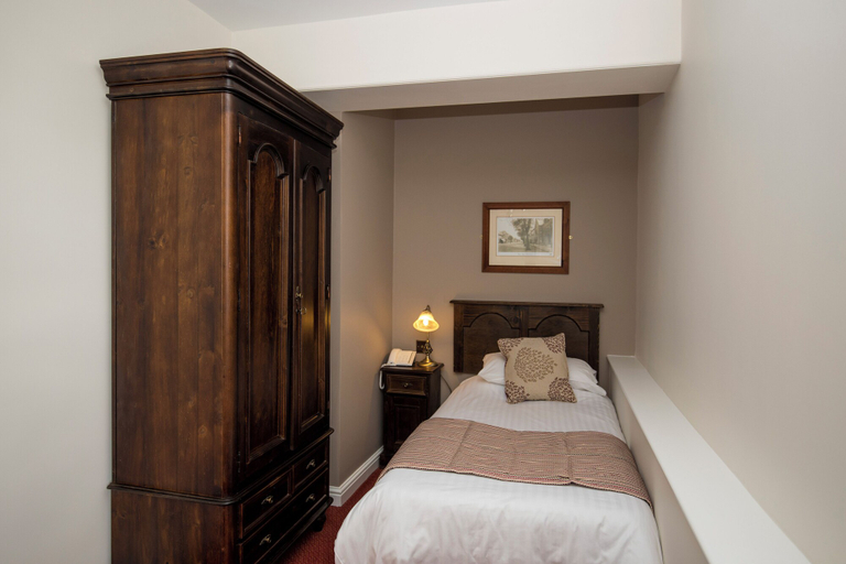 Bedroom 4, White Lion Royal Hotel, Gwynedd