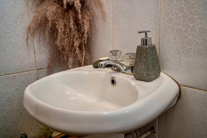 Bathroom 4, Blue Lotus Chamomile with Mountain view and Balcony, Calca